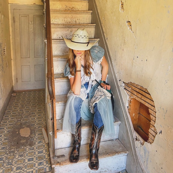 Montana Blu/SOLD - Picture 1 of 4